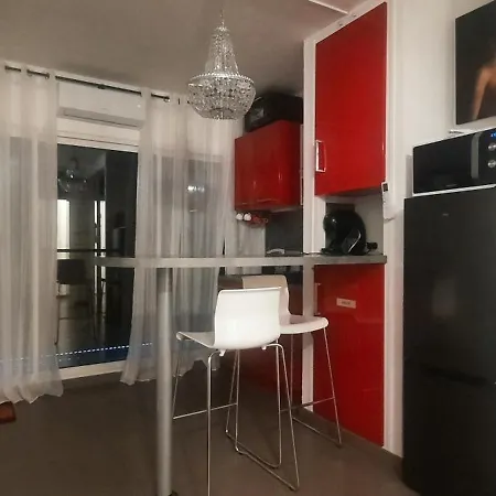 Lägenhet Air-conditioned Crystal With Attached Garage