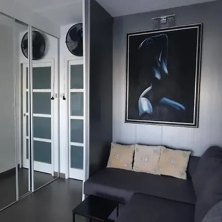 شقة Air-conditioned Crystal With Attached Garage